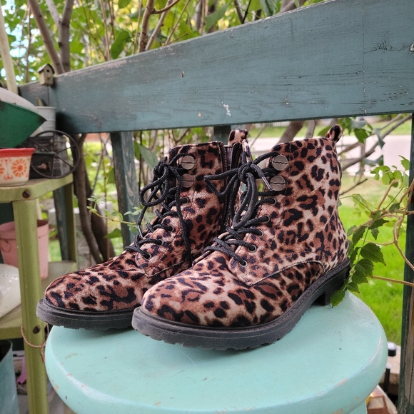 Velvet cheeta combat lace up ankle boots 8.5 - Picture 6 of 9